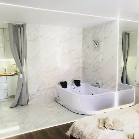 Yourapart Chmielna Park Exclusive Z Wanna Wolnostojaca Lub Jacuzzi グダニスク