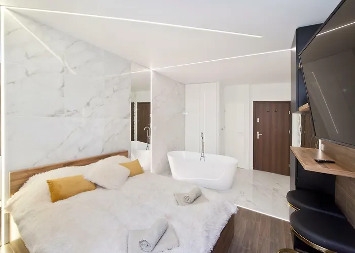 Yourapart Chmielna Park Exclusive Z Wanna Wolnostojaca Lub Jacuzzi Danzig