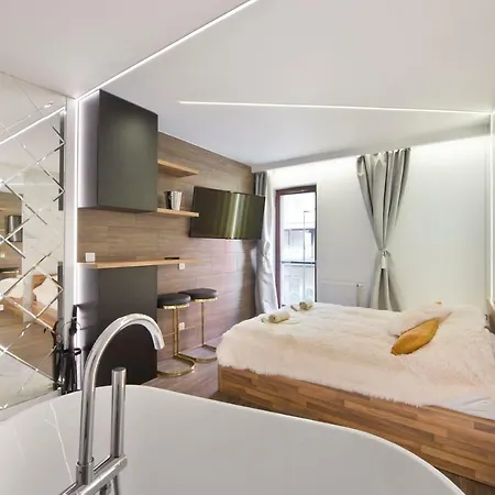 Yourapart Chmielna Park Exclusive Z Wanna Wolnostojaca Lub Jacuzzi Apartman *